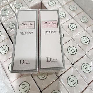 DIOR MISS DIOR BLOOMING BOUQUET EDT Roller-Pearl 20ml 
 -Miss Dior Absolutely Blooming Roller-Pearl EDP 20ml
 กล่องซีล