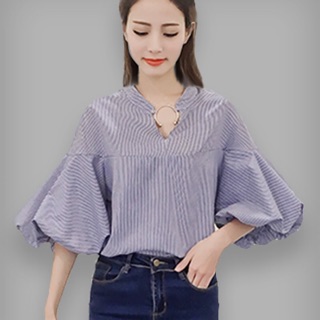 เสื้อแฟชั่นคอวี แขนดีไซน์พองๆ ใส่ห่วงคอเสื้อสุดเก๋