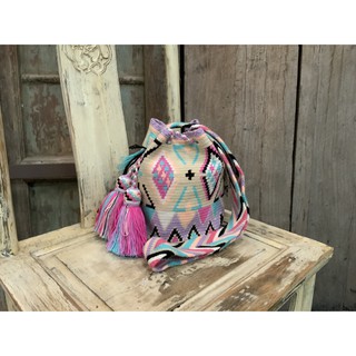 Traditional Medium Wayuu bag with braided strap 04