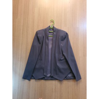 สูทสีเทา แขนหลอก ไม่เคยใส่ 350 บาท รวมส่ง