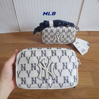 MLB monogram crayon mini cross bag กระเป๋าสะพายข้างสีขาวน้ำเงิน 🤍💙 Size: H11.5*L18*W4 cm