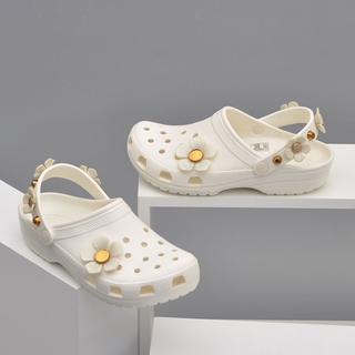 ใหม่ Crocs หญิงถ้ำรองเท้าโลหะรองเท้าแตะชายหาดดอกไม้
