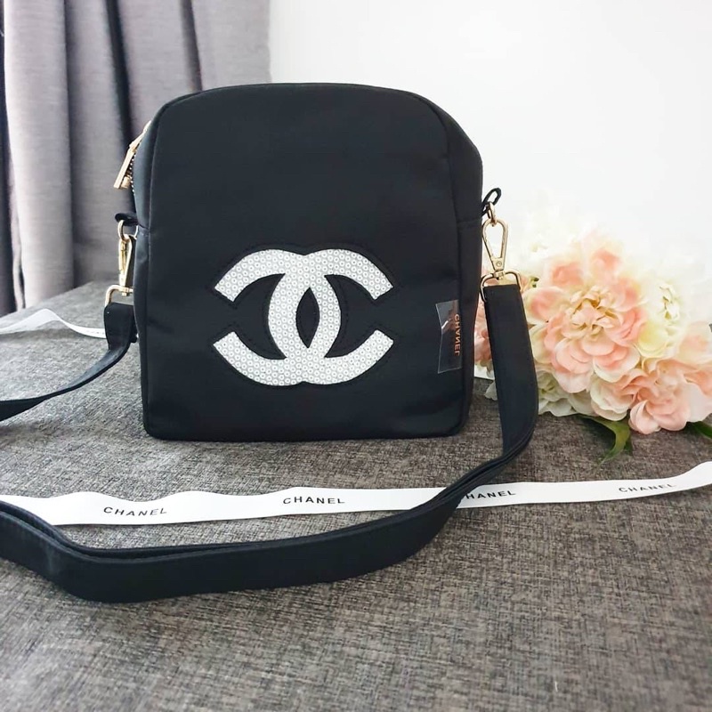 ✨พร้อมส่งไม่ต้องรอพรี • กระเป๋า Chanel Beaute Black Sequin Crossbody bag