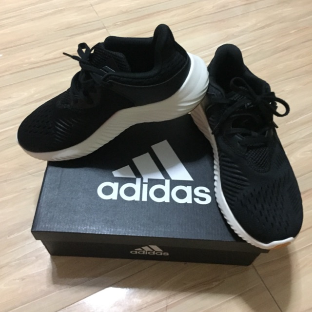 รองเท้าวิ่งผู้หญิง ALPHABOUNCE RC 2 W รุ่น F35393 สีดำพื้นขาว ไซส์ 4 uk / 36.7 f มือ 2 ใส่ครั้งเดียว