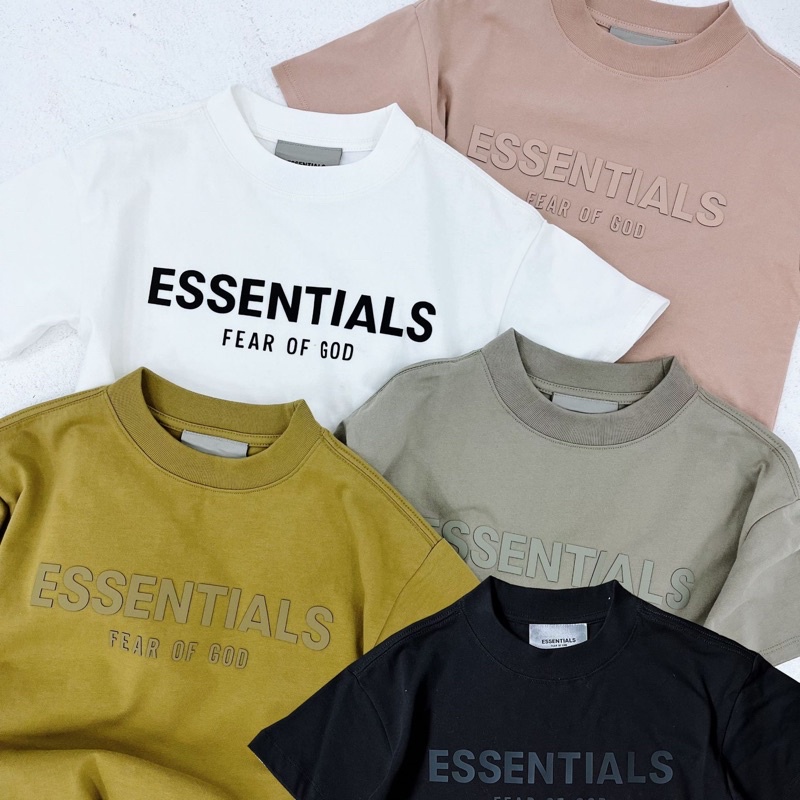 FOG FEAR OF GOD เสื้อยืดเด็กโลโก้นูน Essentials Kids Logo Print Cotton Jersey Tshirt 2022 (ภาพถ่ายวี