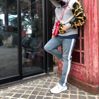 ลด 70฿ ไม่มีขั้นต่ำ AUGIOUT3 ยีนส์แถบ White Track Denim (Sale จากราคาป้าย 1,790)