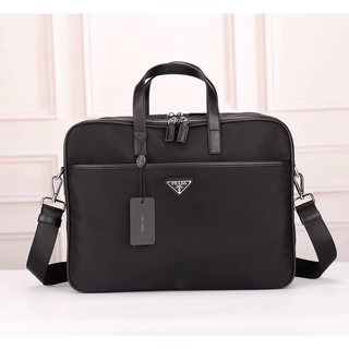 กระเป๋าถือ ปราด้า For business Style  Collection  สวยมากก ค่ะ คุณชาย ราคา 1900.- ขนาด 16*12 นิ้วค่ะ