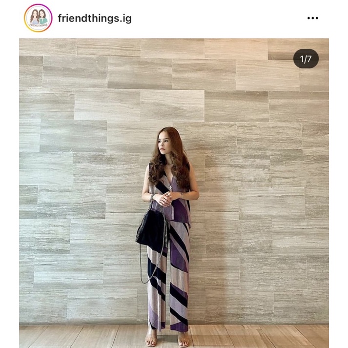 ส่งต่อทั้งชุด Purple Black V-Neck จาก Friendthings.ig (จัดส่งฟรี)