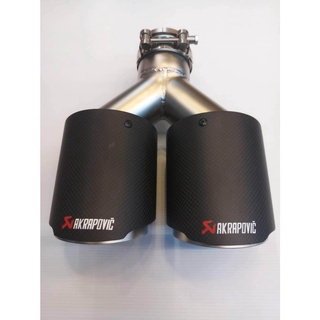 B.S.D ปลายท่อคู่แบบเปิดหัวหุ้มไฟล์เบอร์คาร์บอนเคฟล่าแท้ AKRAPOVIC ขนาดของคอสวม 2.5 นิ้ว ขนาดปลาย 21cm.