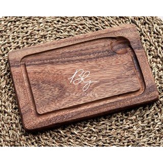 เขียงไม้จามจุรีวางสเต๊ก (เล็ก) มีหลุม ขนาด 15x23 cm by BG WOOD STUDIO