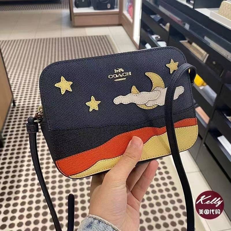 (พร้อมส่งจากไทย)New collection กระเป๋าสะพาย ฮิตสุดในตอนนี้ไม่มีไม่ได้แล้วจ้า พร้อมส่งกระเป๋าสะพาย สไตล์ DISNEY