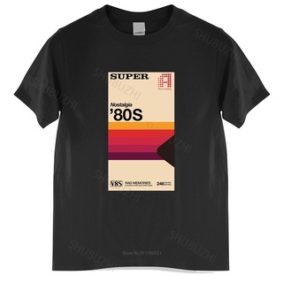 เสื้อยืดโอเวอร์ไซส์Homme เสื้อยืดลําลอง แขนสั้น พิมพ์ลายภาพยนตร์ Super Tape 1980s the eighties retro vhs movies film nos
