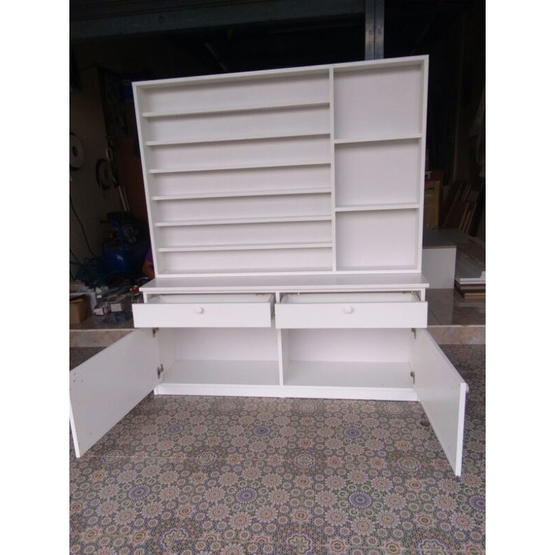 เคาน์เตอร์โชว์น้ำยาทาเล็บ