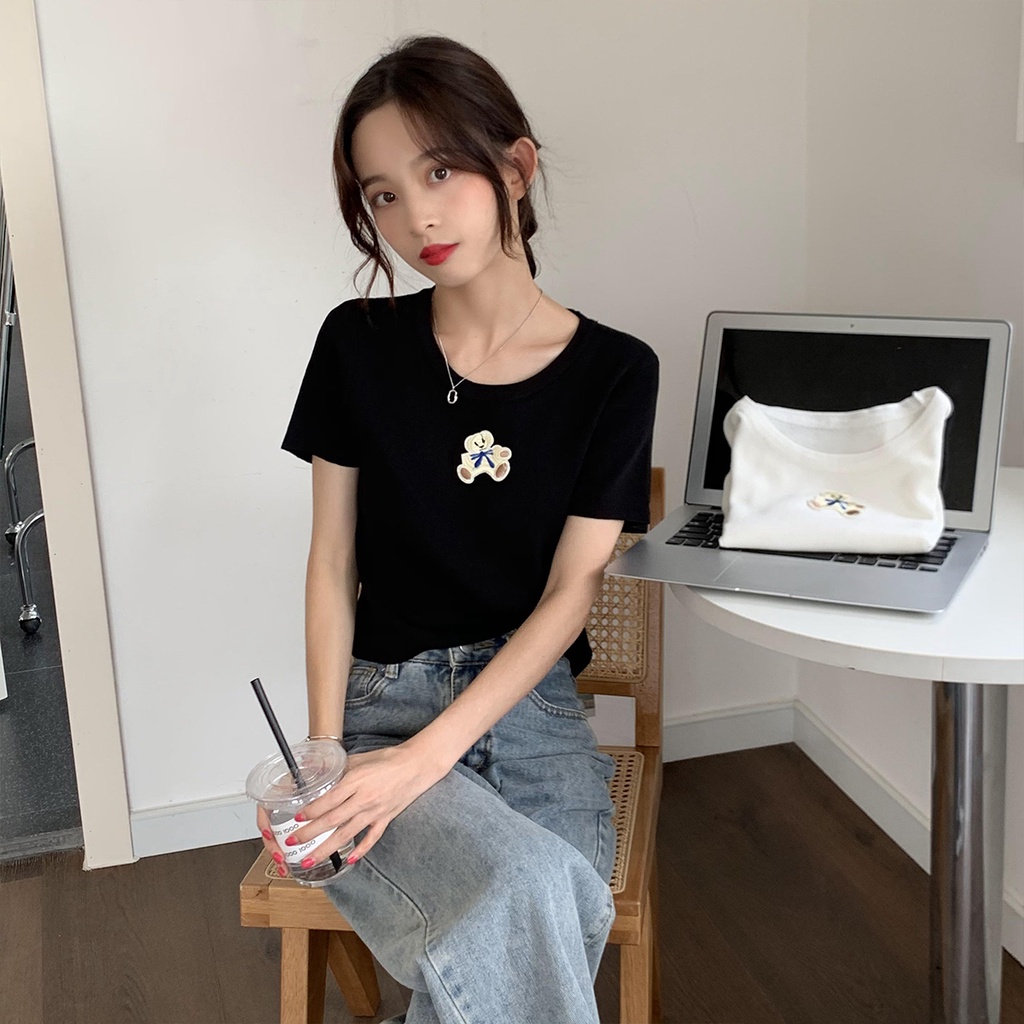 anna🍭 56021-1 เสื้อยืดไหมพรม แขนสั้น คอกลม แต่ลายปักน้องหมี เนื้อผ้าไหมพรมนุ่ม - รูปที่ 3