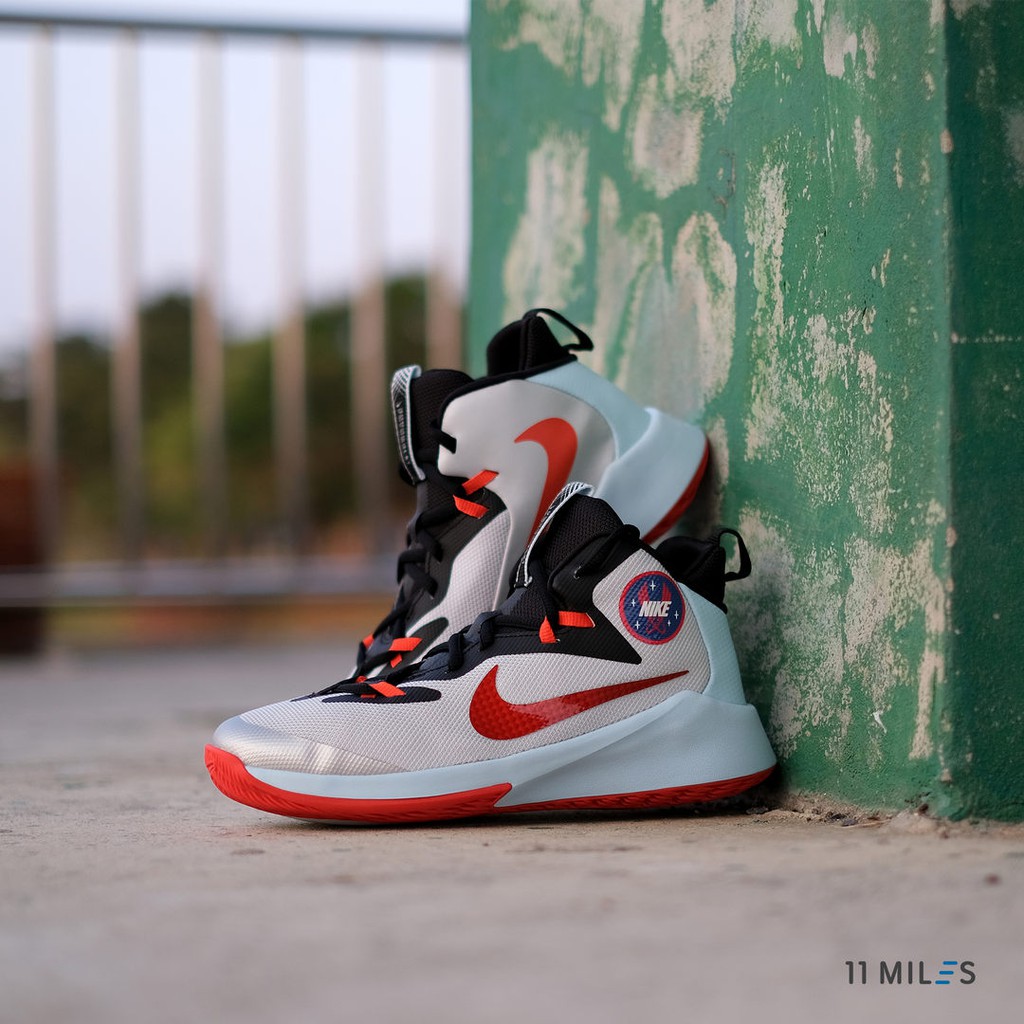 nike future court sd