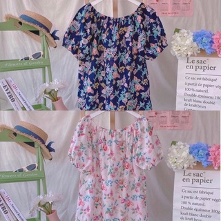 เสื้อปาดไหล่แขนสั้น ลายดอกไม้ ดีเทลแขนจั๊ม น่ารักมาก  พร้อมส่งสีน้ำเงินและชมพู