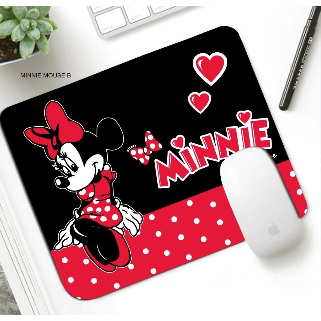 MINNIE B แผ่นรองเม้าส์ แผ่นรองเมาส์ เมาส์ สี่เหลี่ยม ลาย MINNIE MOUSE B มินนี ขนาด 21 x 26 cm สวยงาม น่าใช้งานงานสวยPMYL