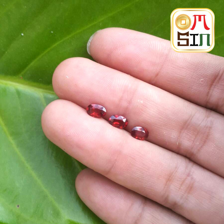 A053 6 X 4 มิล 1 เม็ด ไข่ โกเมนแท้ Oval Natural Red Garnet ธรรมชาติ พลอยสด ไม่เผา พลอยแท้100%
