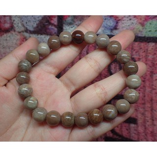677 สร้อยข้อมือไม้กลายเป็นหิน