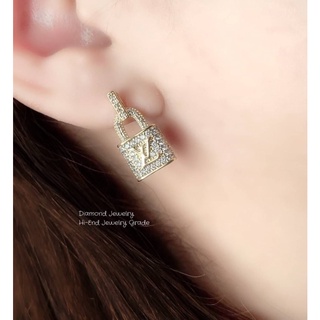 Louis Vuitton Earring ต่างหู Louis Vuitton คอลล่าสุดค่ะ ใส่ออกมาน่ารักมากๆค่ะ สวยเป๊ะด้านหลังสวยเป๊ะ