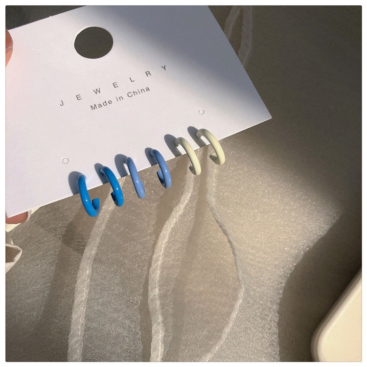 6 ชิ้น / เซต เกาหลี Klein สีฟ้า ต่างหูขนาดเล็ก ทุกวัน เรียบง่าย ไล่ระดับ ต่างหู สําหรับผู้หญิง
