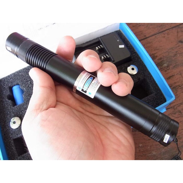 Laser สีฟ้า 50,000mWatt จุดไฟทะลุพลาสติกได้