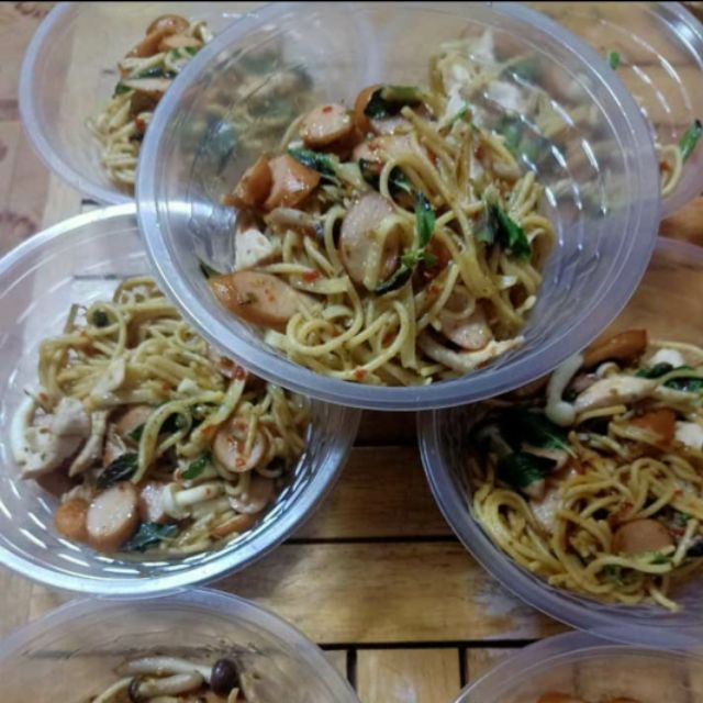 ชามพลาสติกใส(ไม่มีฝา) ขนาดใส่ก๋วยเตี๊ยว ใช้ครั้งเดียว  สะดวก สามารถพกพาไปใช้ตอนเดินทางได้ แพคละ50ใบ