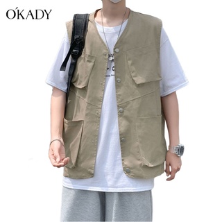 OKADY เสื้อแขนกุด เสื้อกั๊กทำงานสีทึบผู้ชายเวอร์ชั่นเกาหลีบางส่วนหลายกระเป๋าเสื้อแขนกุดแฟชั่นฤดูร้อนเสื้อผ้าผู้ชายใหม่ เสื้อแขนกุดผู้ชาย