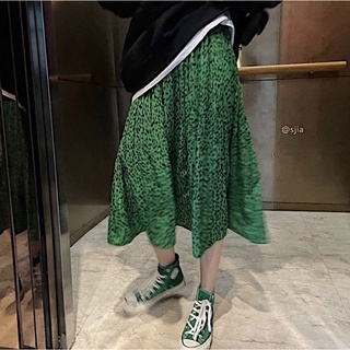 Green leopard pleated skirt  ใส่โค้ด SAYASEP1 ลด 100.-  ขั้นต่ำ 500.-