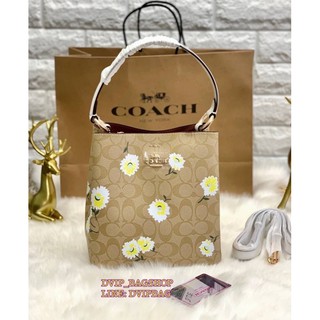 COACH Small Town Bucket Bag With Daisy แท้ COACH FACTORY