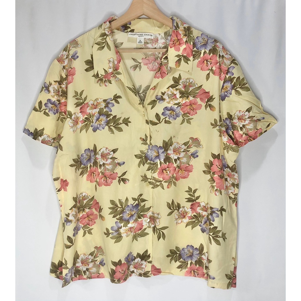 [ส่งฟรี✨]เสื้อฮาวายพื้นสีเหลืองลายดอกไม้. แหวกข้าง ไม่มีกระเป๋า ยี่ห้อJosephine Chaus sport Size XL