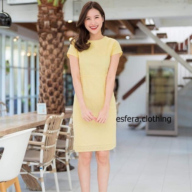 เดรสลูกไม้ สีเหลือง esfera