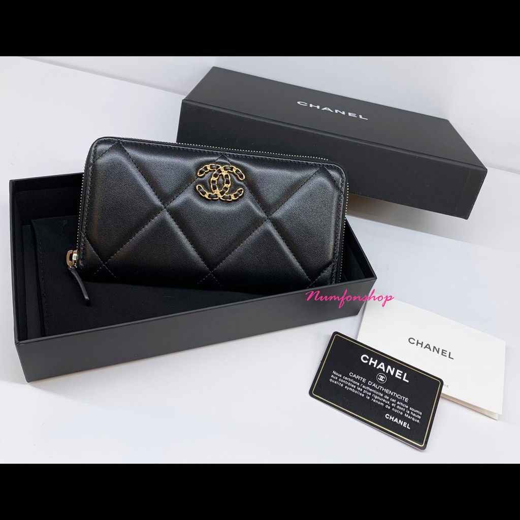 ขายแล้วค่ะ New Chanel19 Zippy Wallet ของใหม่รุ่นล่าสุด เจ้าของเพิ่งซื้อจากช้อปไทยไม่กี่วัน45000 บาท