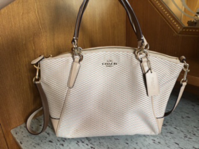 Used ใช้ไม่กี่วัน แท้💯 Coach ทรงพัดลายตาราง 13"