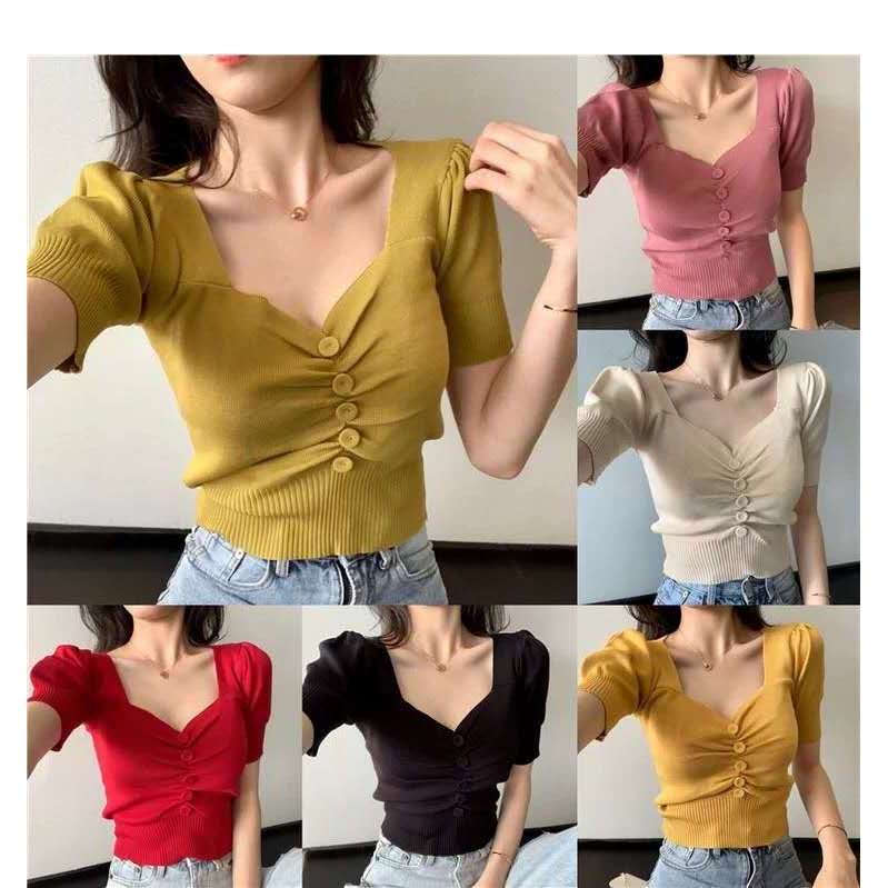 A one(พร้อมส่ง/ใหม่รุ่น#3782-1)เสื้อไหมพรมคอลูกไม้แต่งกระดุมหน้าน่ารักButton T-shirt