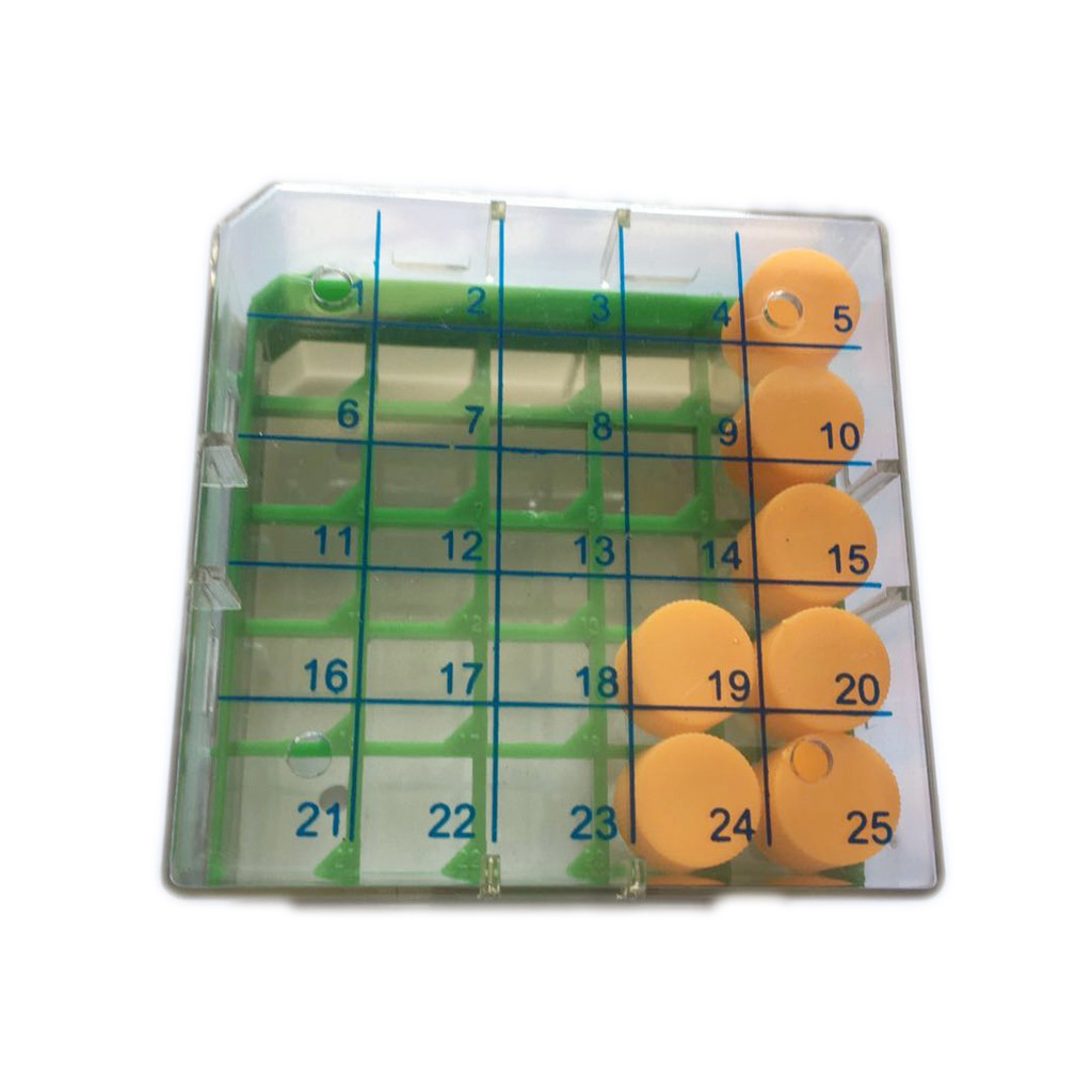 Polyคาร์บอเนต CryoBox ความยาว 75 มม. x 75 มม. กว้าง x 52 มม. สูง 5X 5 Array 25 Place