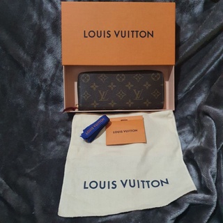 กระเป๋าสตางค์ Louis Vuitton รุ่นฮิต!!