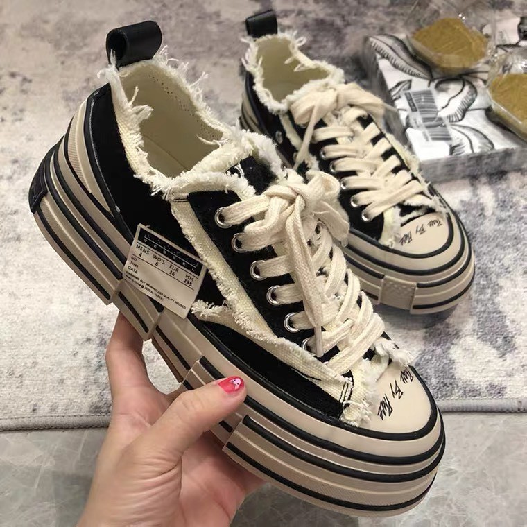 รองเท้า Xvessel รองเท้า Xvessel พร้อมพื้นไม้เพิ่มความสูง