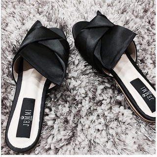 RIBBON SATIN SANDALS (BLACK)