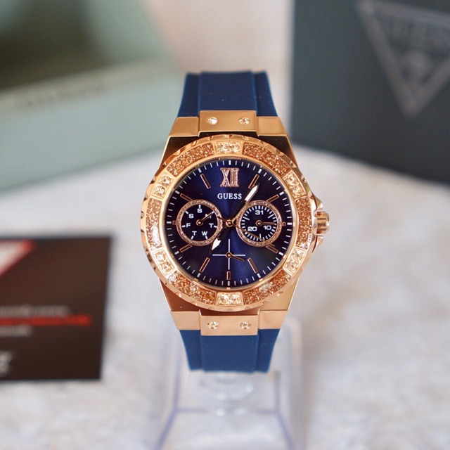 นาฬิกา สายซิลิโคนสีน้ำเงิน กรอบสีทอง GUESS Women's W1053L1 หน้าปัด 39mm Stainless Steel Crystal Silicone Watch
