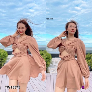 👗Pfashion [ส่งไว!!🚛] P15575 	เดรสสั้นแขนยาวหน้าอกไขว้กัน