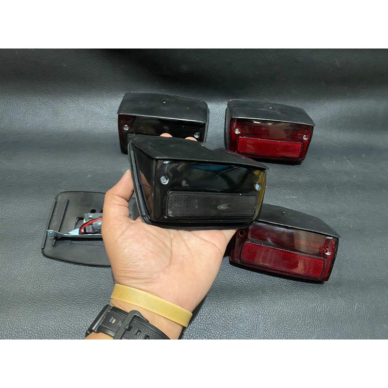 LOKAL MERAH โคมหลัง vespa bosata racer ท้องถิ่นครบชุด เพียงติดตั้งรายละเอียด สอบถามสต๊อกสินค้าก่อนรายการ มีควันและสีแดง ทักแชทตอนสั่งซื้อนะคะ ขายส่งปลีก ราคา ถูกที่สุด ดีลบีเคเค แกลเลอรีภาพที่ 4