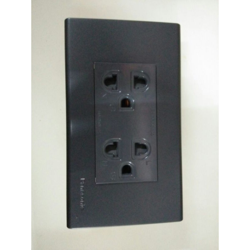 ปลั๊กกราวด์คู่พร้อมหน้ากาก  ( สีเทาดำ ) Panasonic