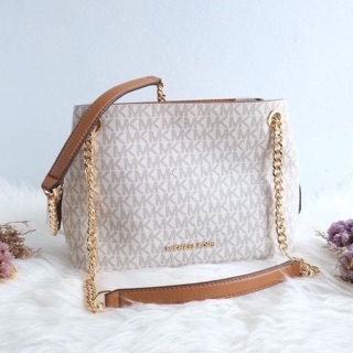 Michael kors medium chain messenger ขนาด 10" L x 7.5" H x 3" D