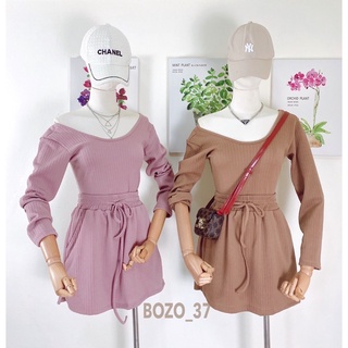 ชุดเซ็ตเสื้อเข้ารูปเว้าหลังคอฌค้งเว้า +กางเกงกระโปรง