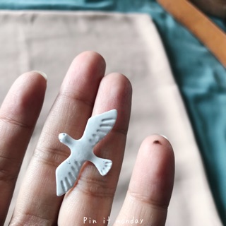 เข็มกลัดพิราบขาว | Pigeon pin | กรุณาอ่านรายละเอียด