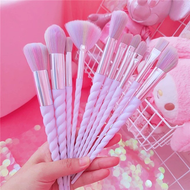 ขายส่ง แปรงแต่งหน้าด้ามจับเขายูนิคอร์น 10 ชิ้นแปรงปัดแก้ม แปรงไฮไลท์แปลงแต่งหน้า (A2ด้ามหยัก)