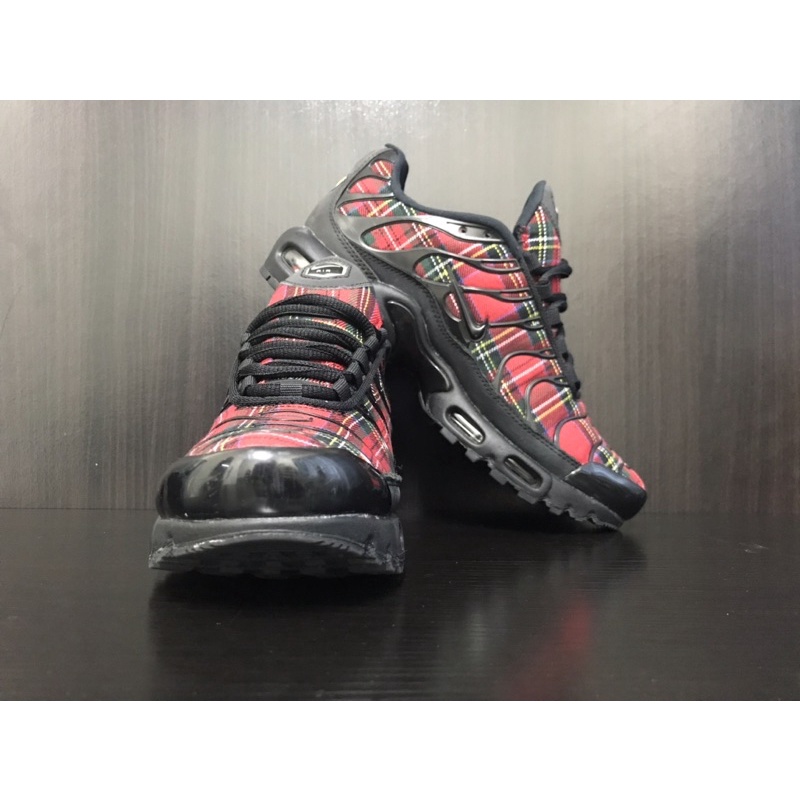 air max plus tartan black
