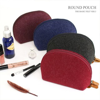 The Basic Felt ver.3 Round Pouch กระเป๋าเครื่องสำอางค์ (Big)