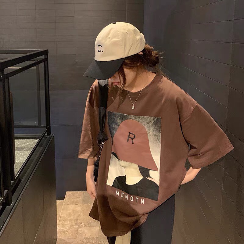 ผู้ชายและผู้หญิงเสื้อยืดครึ่งแขนพิมพ์ลายสาวผ้าฝ้ายคอกว้าง ขนาดใหญ่เกินไป สไตล์เกาหลีสไตล์อ่อนเยาว์
